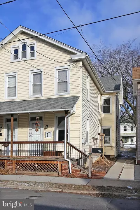 27 E Lincoln Ave, Lititz, PA 17543 photo 2
