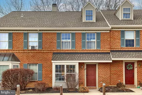 358 Meetinghouse Ln, Lancaster, PA 17601