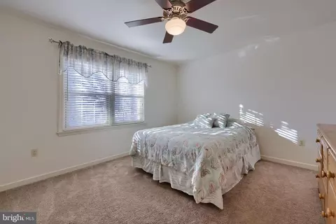 Bedroom - 128 Hammersmith Ln, Lititz, PA 17543 photo 3 of 8
