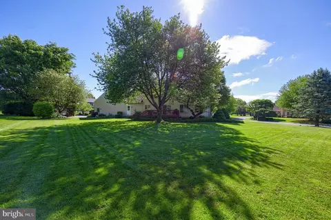 Exterior - 128 Hammersmith Ln, Lititz, PA 17543 photo 5 of 13