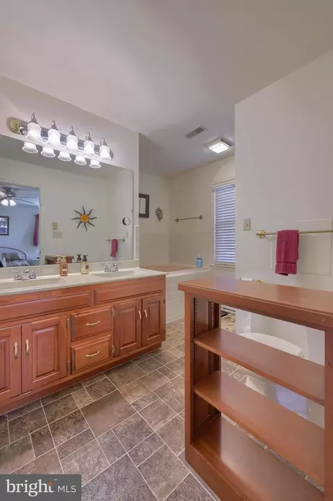 Bath - 128 Hammersmith Ln, Lititz, PA 17543 photo 2 of 6