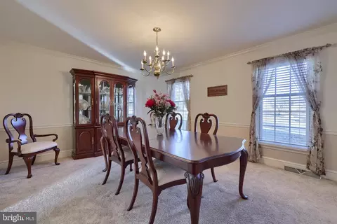 Dining - 128 Hammersmith Ln, Lititz, PA 17543 photo 2 of 8