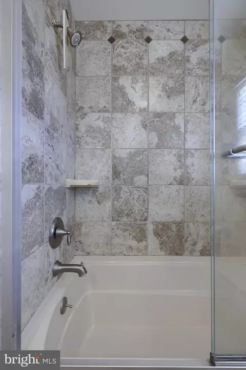 Bath - 128 Hammersmith Ln, Lititz, PA 17543 photo 6 of 6
