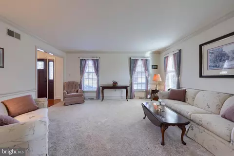Living - 128 Hammersmith Ln, Lititz, PA 17543 photo 3 of 5
