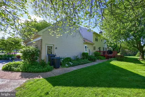 Exterior - 128 Hammersmith Ln, Lititz, PA 17543 photo 9 of 13