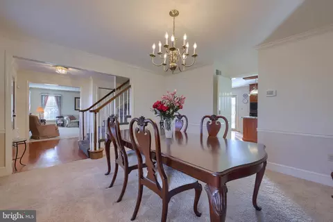 Dining - 128 Hammersmith Ln, Lititz, PA 17543 photo 4 of 8