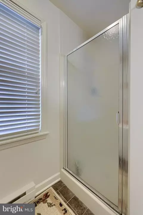 Bath - 128 Hammersmith Ln, Lititz, PA 17543 photo 4 of 6