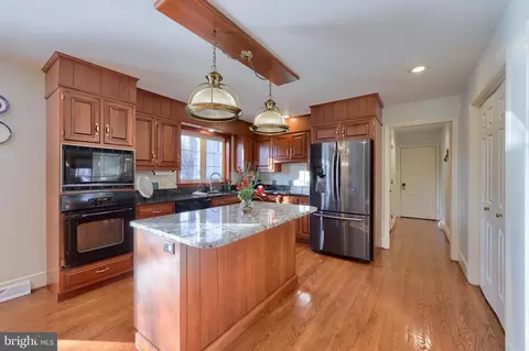 Kitchen - 128 Hammersmith Ln, Lititz, PA 17543 photo 3 of 5