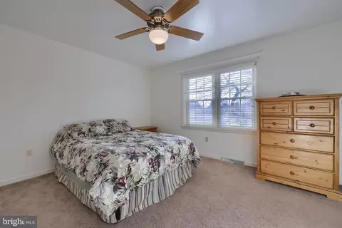 Bedroom - 128 Hammersmith Ln, Lititz, PA 17543 photo 6 of 8
