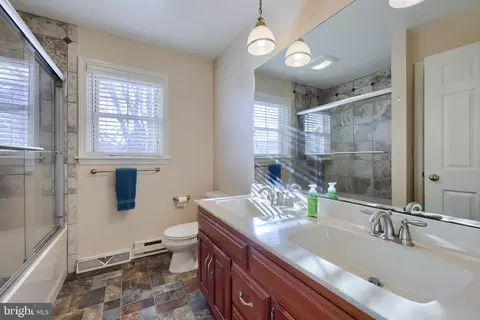 Bath - 128 Hammersmith Ln, Lititz, PA 17543 photo 5 of 6