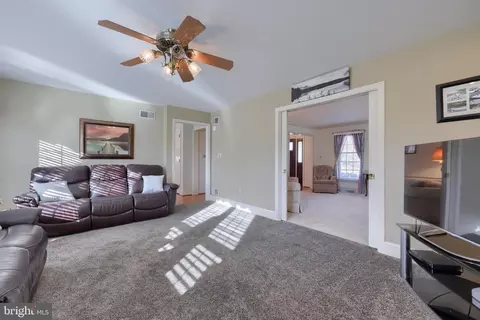 Entry Way - 128 Hammersmith Ln, Lititz, PA 17543 photo 3 of 3