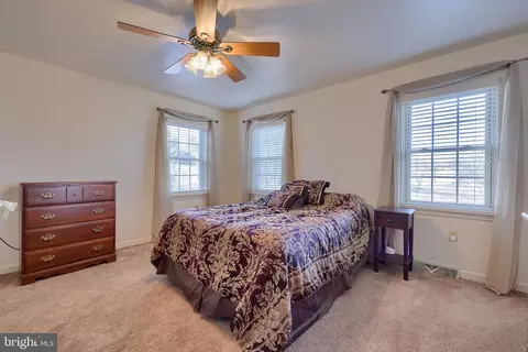 Bedroom - 128 Hammersmith Ln, Lititz, PA 17543 photo 5 of 8