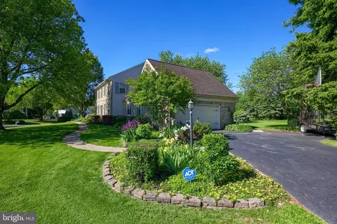 Exterior - 128 Hammersmith Ln, Lititz, PA 17543 photo 6 of 13