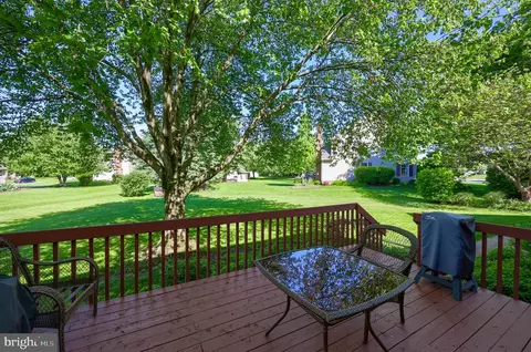 Exterior - 128 Hammersmith Ln, Lititz, PA 17543 photo 2 of 13