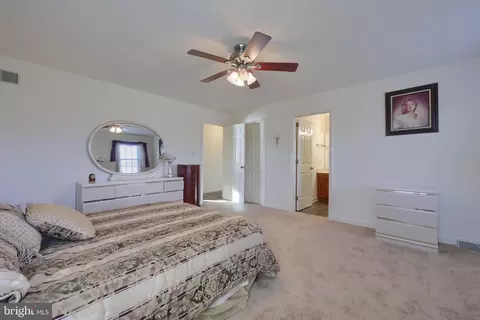 Bedroom - 128 Hammersmith Ln, Lititz, PA 17543 photo 2 of 8
