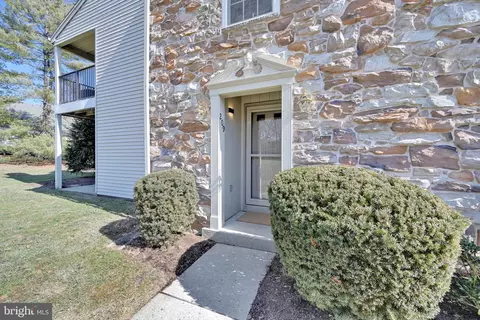 209 Greenview Dr, Lancaster, PA 17601