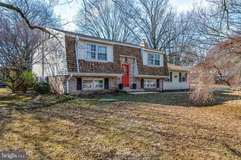 33 Country Side Ln, Leola, PA 17540