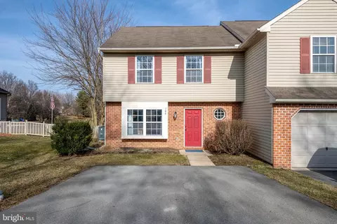 106 Kentshire Dr, Lancaster, PA 17603