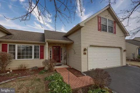 2212 Weeping Willow Ln, Mount Joy, PA 17552
