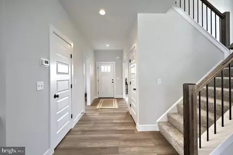 Entry Way - 35 Vista Ct, Lititz, PA 17543 photo 2 of 9