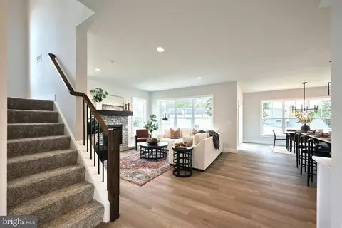 Entry Way - 35 Vista Ct, Lititz, PA 17543 photo 4 of 9