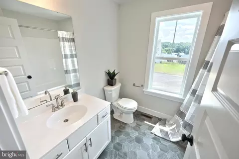 Bath - 35 Vista Ct, Lititz, PA 17543 photo 1 of 1
