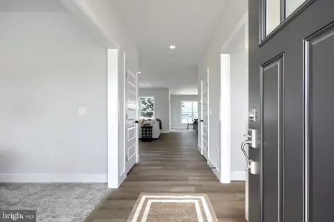 Entry Way - 35 Vista Ct, Lititz, PA 17543 photo 1 of 9