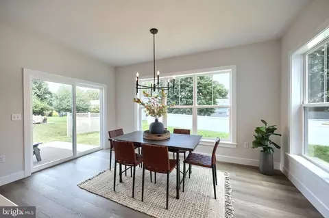 Dining - 35 Vista Ct, Lititz, PA 17543 photo 1 of 2
