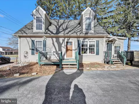 605 Water Edge Rd, Lititz, PA 17543 photo 2