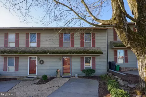 541 Cloverbrook Dr, Ephrata, PA 17522