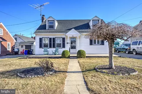 204 Locust St, New Holland, PA 17557