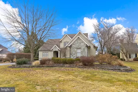 Exterior - 810 Woodfield Dr, Lititz, PA 17543 photo 5 of 7