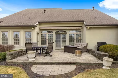 Exterior - 810 Woodfield Dr, Lititz, PA 17543 photo 3 of 7