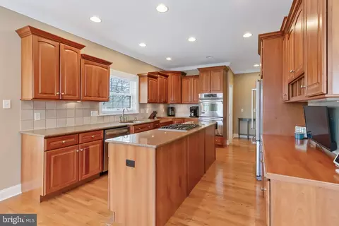 Kitchen - 810 Woodfield Dr, Lititz, PA 17543 photo 1 of 4