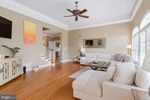 Living - 810 Woodfield Dr, Lititz, PA 17543 photo 1 of 4