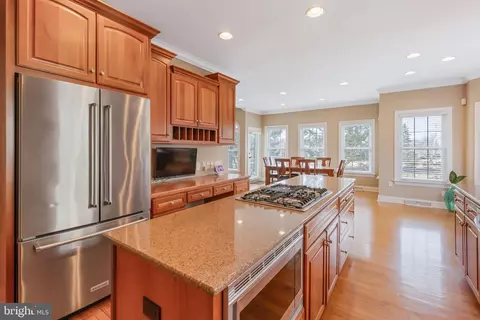 Kitchen - 810 Woodfield Dr, Lititz, PA 17543 photo 4 of 4