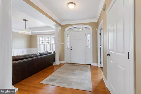 Entry Way - 810 Woodfield Dr, Lititz, PA 17543 photo 1 of 2