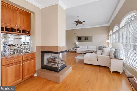 Living - 810 Woodfield Dr, Lititz, PA 17543 photo 3 of 4