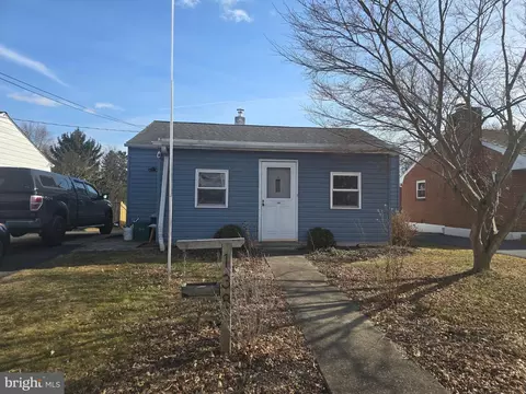138 W Hummelstown St, Elizabethtown, PA 17022