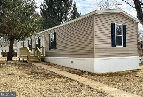5830 Hilltop Ln, Gap, PA 17527