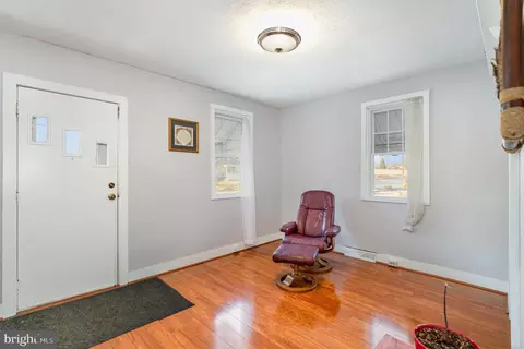 157 N Locust St, Lititz, PA 17543 photo 4