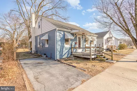 157 N Locust St, Lititz, PA 17543 photo 2