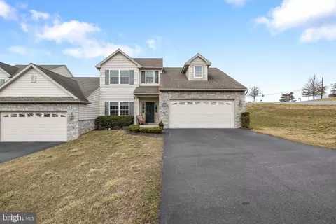 2 Stonecrest Trl, Elizabethtown, PA 17022