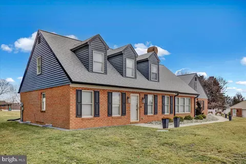 1507 E Newport Rd, Lititz, PA 17543 photo 2
