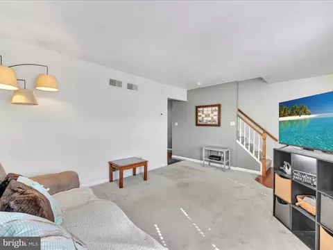 Living - 68 Robinhill Dr, Lititz, PA 17543 photo 2 of 2