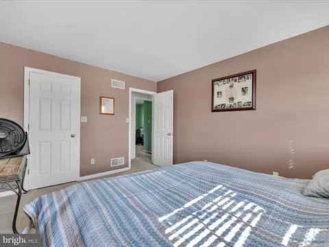 Bedroom - 68 Robinhill Dr, Lititz, PA 17543 photo 3 of 8
