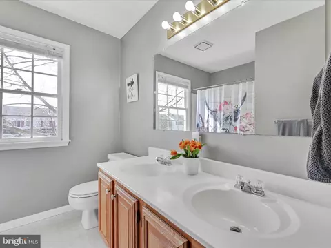 Bath - 68 Robinhill Dr, Lititz, PA 17543 photo 1 of 3