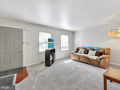 Living - 68 Robinhill Dr, Lititz, PA 17543 photo 1 of 2