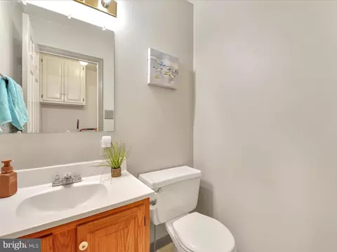 Bath - 68 Robinhill Dr, Lititz, PA 17543 photo 3 of 3