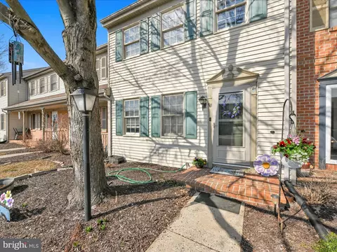Exterior - 68 Robinhill Dr, Lititz, PA 17543 photo 4 of 7